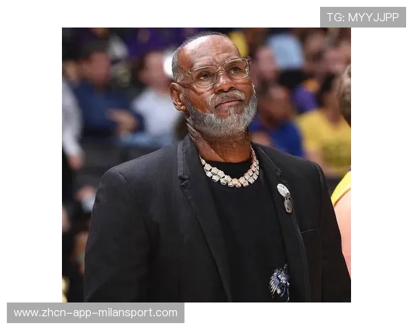 詹姆斯带队去老人院做志愿，温馨画面被传播